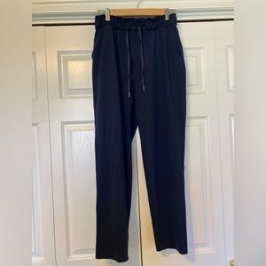 Lululemon On The Fly/ High Rise Pants! (Size 6)